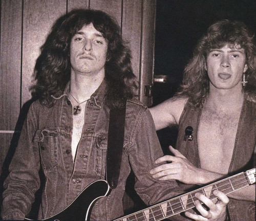 Foto de Cliff Burton y Dave Mustaine juntos durante los primeros años de Metallica.